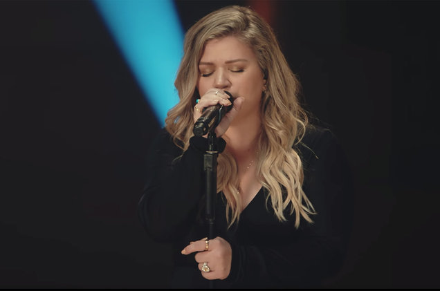 kelly-clarkson-move-you-live-2017-billboard-1548