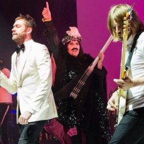 Kasabian live