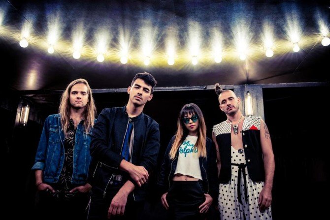 DNCE-Blown