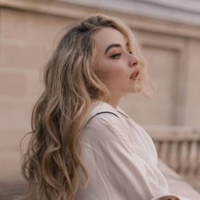 Sabrina-Carpenter-Pushing-20