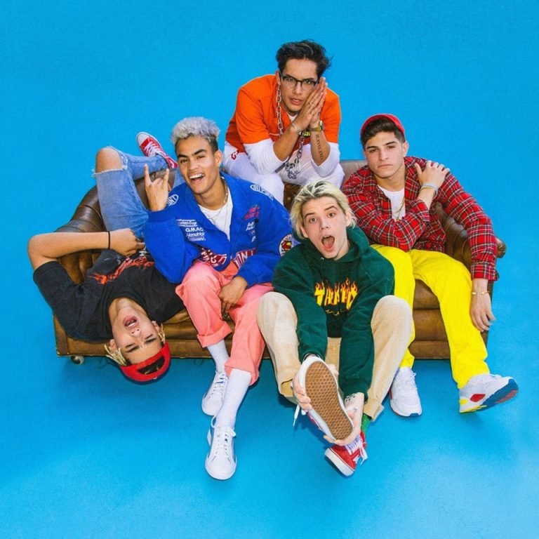 PRETTYMUCH-Blind