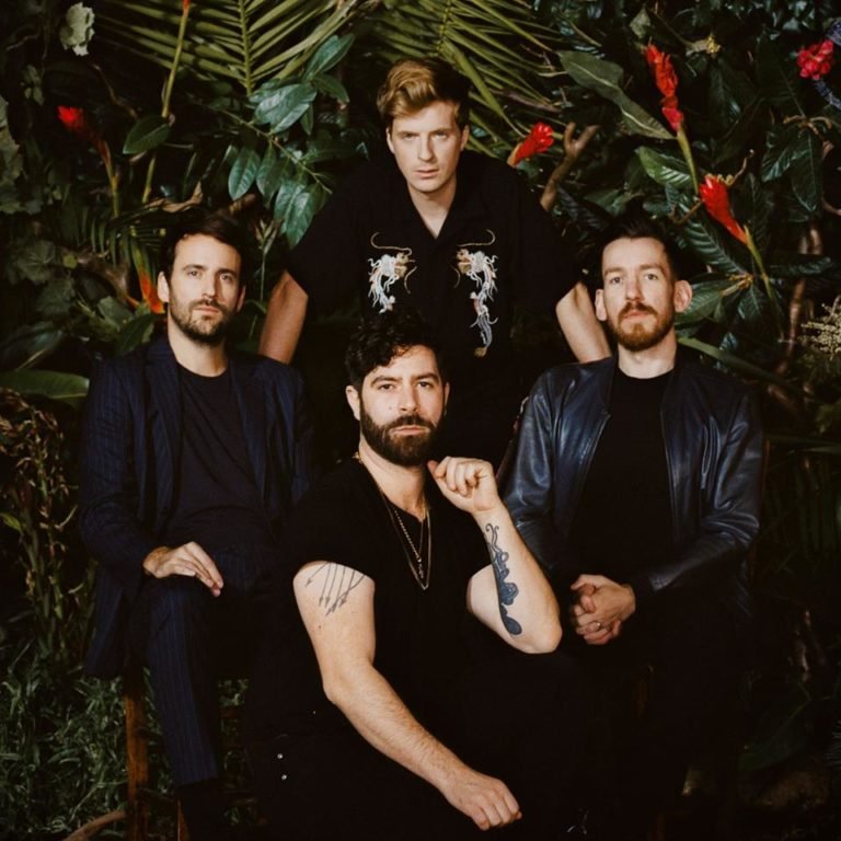 Foals-On-The-Luna